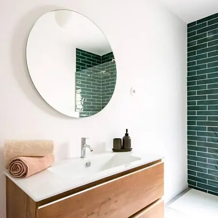 The View Of * Λάγος